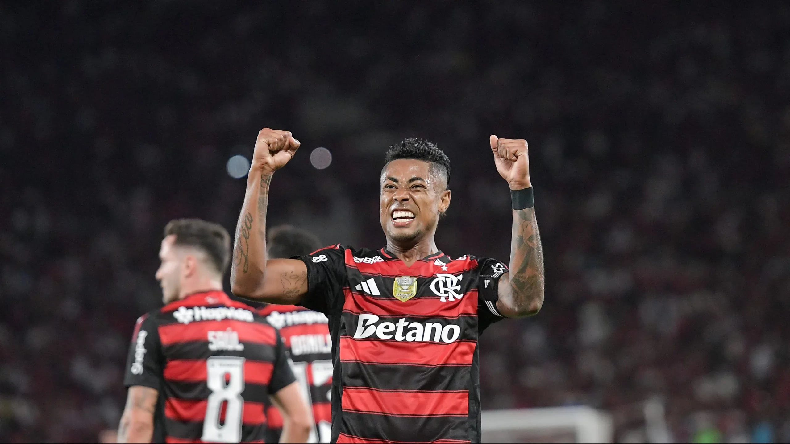 RJ – RIO DE JANEIRO – 01/11/2025 – BRASILEIRO A 2025, FLAMENGO X SPORT – Bruno Henrique jogador do Flamengo comemora seu gol durante partida contra o Sport no estadio Maracana pelo campeonato Brasileiro A 2025. Foto: Thiago Ribeiro/AGIF