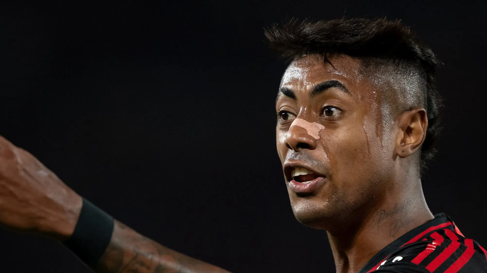RJ – RIO DE JANEIRO – 27/07/2025 – BRASILEIRO A 2025, FLAMENGO X ATLETICO-MG – Bruno Henrique jogador do Flamengo reclama com a arbitragem durante partida contra o Atletico-MG no estadio Maracana pelo campeonato Brasileiro A 2025. Foto: Jorge Rodrigues/AGIF