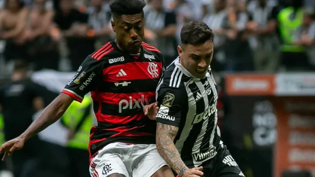 Foto: Fernando Moreno/AGIF B. Henrique durante a final da Copa do Brasil pelo Flamengo em 2024.