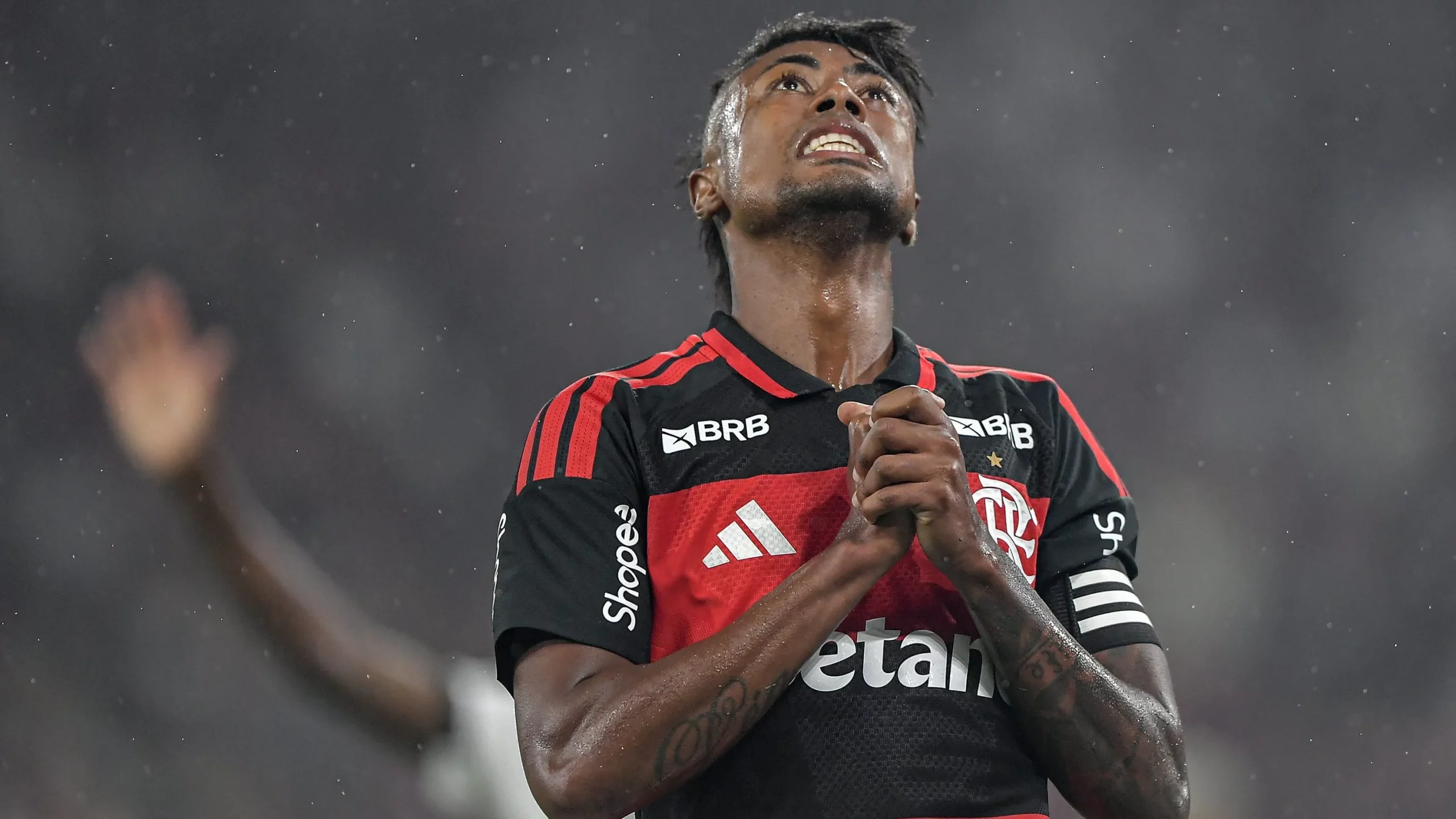 RJ – RIO DE JANEIRO – 21/01/2026 – CARIOCA 2026, FLAMENGO X VASCO – Bruno Henrique jogador do Flamengo durante partida contra o Vasco no estadio Maracana pelo campeonato Carioca 2026. Foto: Thiago Ribeiro/AGIF