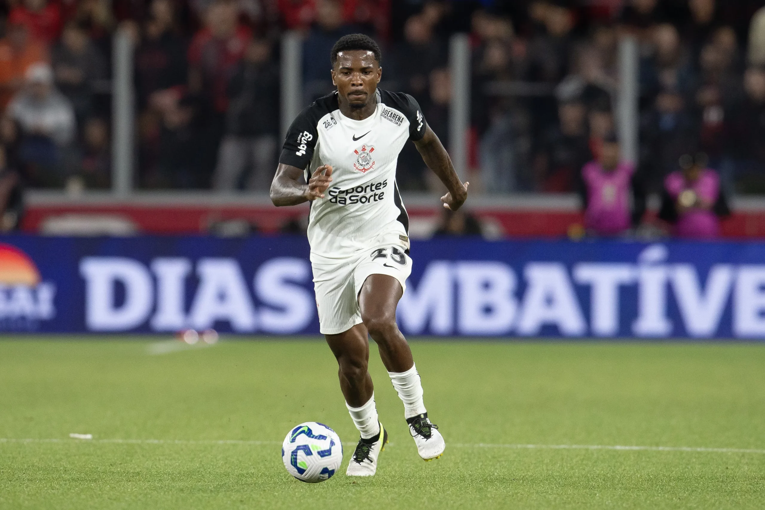 Cacá em jogo do Corinthians, em 2025. Foto: Hedeson Alves/AGIF