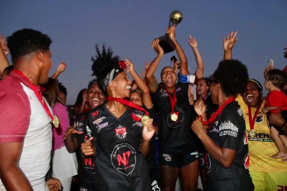 Mixto-PB comemorando o campeonato paraibano feminino de 2023. Foto: Wellington Faustino / FPF-PB