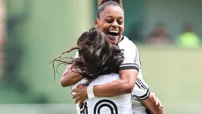 Jogadoras do Botafogo celebram gol