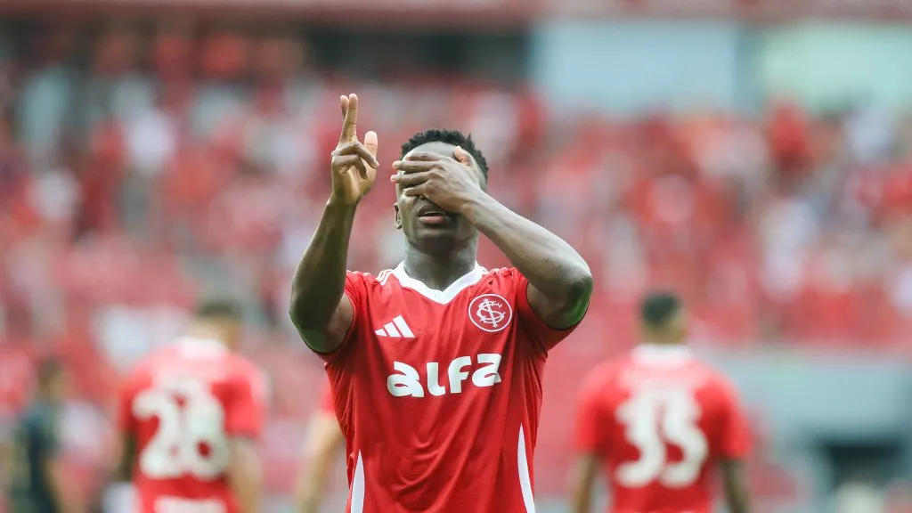 Carbonero celebra um dos seus gols com a camisa do Internacional. Foto: Ricardo Duarte/Internacional.