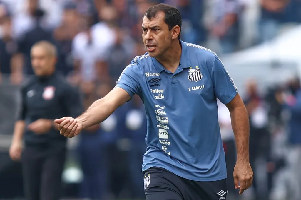 Fabio Carille ganha reforço na lateral-direita no Santos. Foto: Marcello Zambrana/AGIF