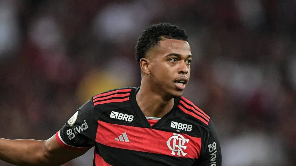 Carlinhos jogador do Flamengo durante partida contra o Cuiaba no estadio Maracana pelo campeonato Brasileiro A 2024. Foto: Thiago Ribeiro/AGIF