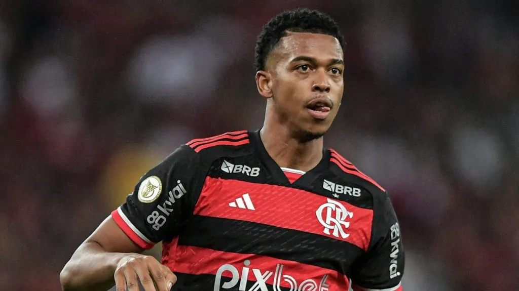 Carlinhos marcou e deu assistência em goleada do Flamengo