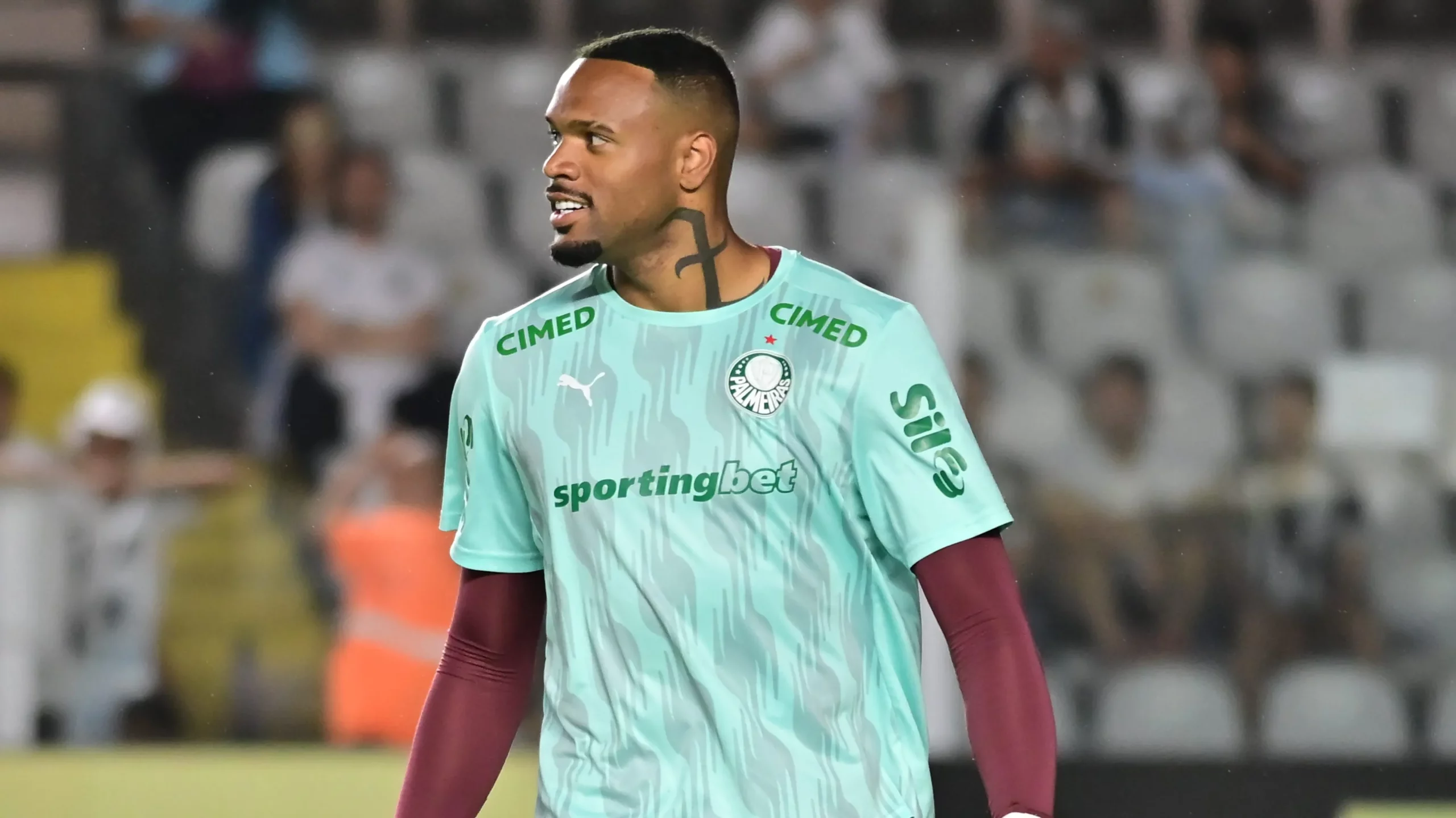 SP – SANTOS – 15/11/2025 – BRASILEIRO A 2025, SANTOS X PALMEIRAS –  Carlos Miguel jogador do Palmeiras durante aquecimento antes da partida contra o Santos no estadio Vila Belmiro pelo campeonato Brasileiro A 2025. Foto: Jota Erre/AGIF