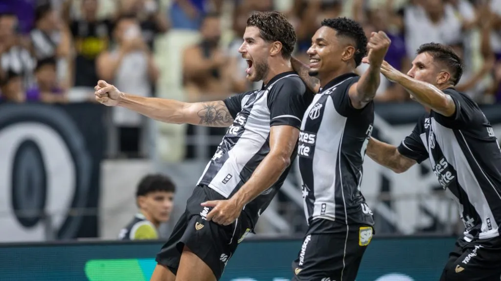 Pedro Raul marcou dois gols contra seu ex-clube Botafogo – Foto: Baggio Rodrigues/AGIF