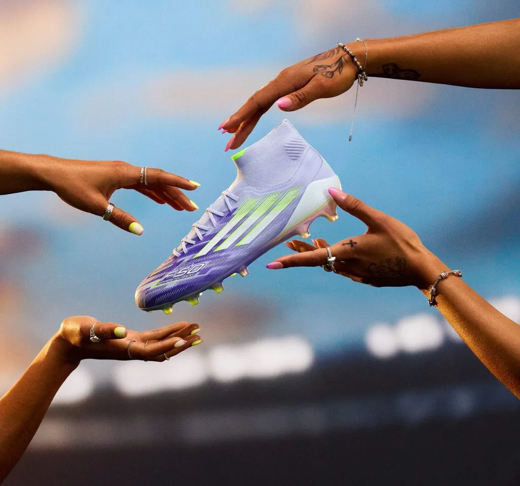 Chuteira Adidas F50 Sparkfusion para futebol feminino. Foto: Adidas/Divulgação