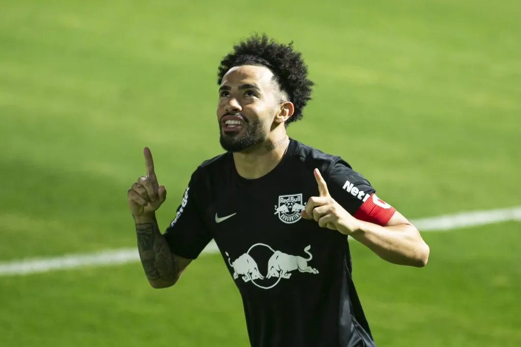 Claudinho com a camisa do Bragantino. Foto: Diogo Reis/AGIF