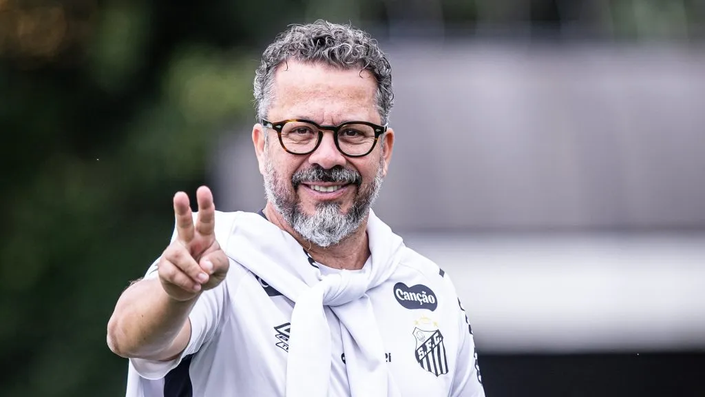 Cléber Xavier descarta deixar o Santos – Fotos: Raul Baretta/ Santos FC.