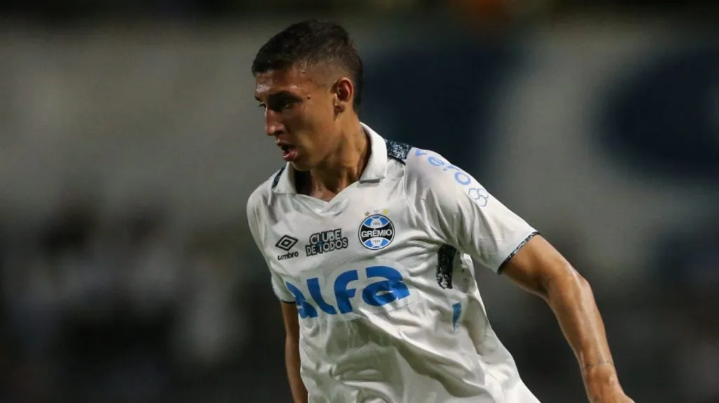 Foto: Marlon Costa/AGIF – Cristian Olivera fez o gol da vitória em jogo contra o Santos.