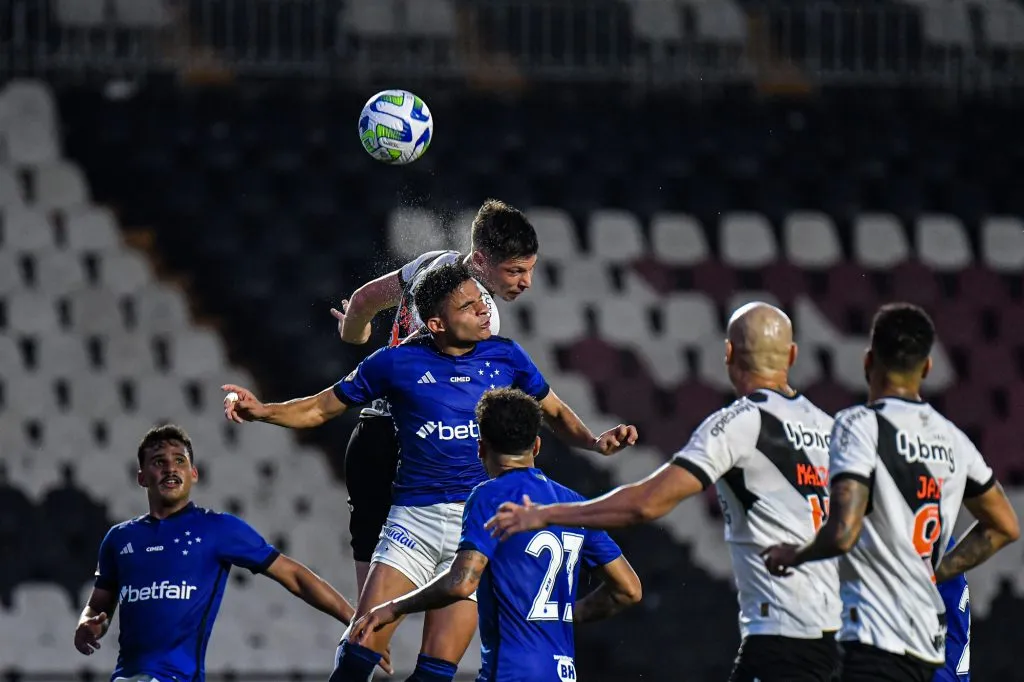 Foto: Thiago Ribeiro/AGIF – Partida entre Cruzeiro e Vasco interessa muito o Santos