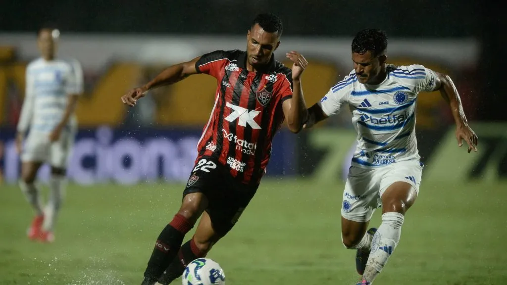 Lucas Braga, jogador do Vitoria, durante partida contra o Cruzeiro no estadio Barradao pelo campeonato Brasileiro A 2025. Foto: Jhony Pinho/AGIF