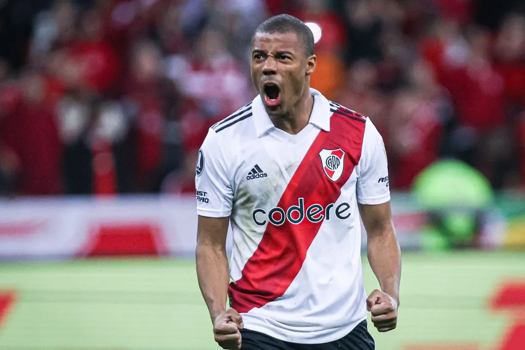Foto: Maxi Franzoi/AGIF – De la Cruz comemorando gol em partida do River Plate contra o Internacional, pela Copa Libertadores da América