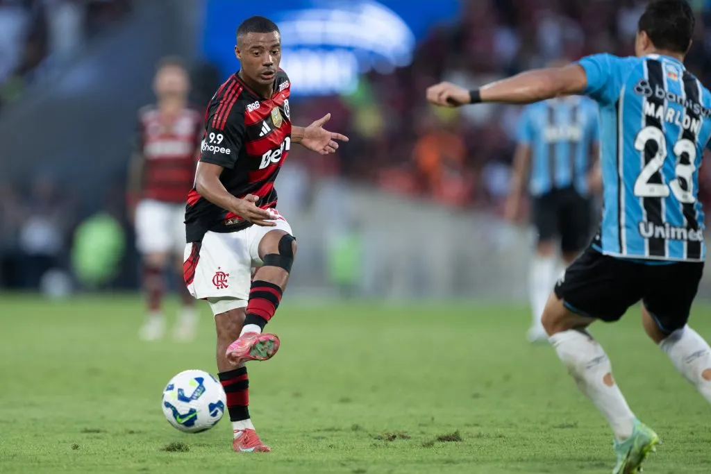 Nicolás De La Cruz, jogador do Flamengo durante partida contra o Gremio no estadio Maracana pelo campeonato Brasileiro A 2025. Foto: Jorge Rodrigues/AGIF