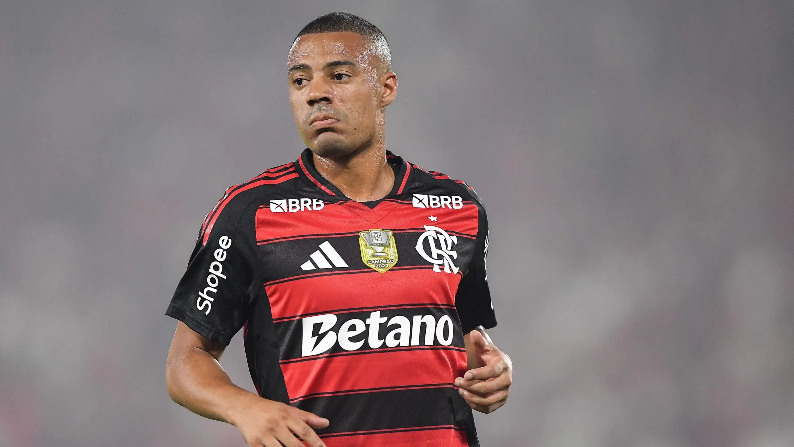 RJ – RIO DE JANEIRO – 01/11/2025 – BRASILEIRO A 2025, FLAMENGO X SPORT – De la Cruz jogador do Flamengo durante partida contra o Sport no estadio Maracana pelo campeonato Brasileiro A 2025. Foto: Thiago Ribeiro/AGIF