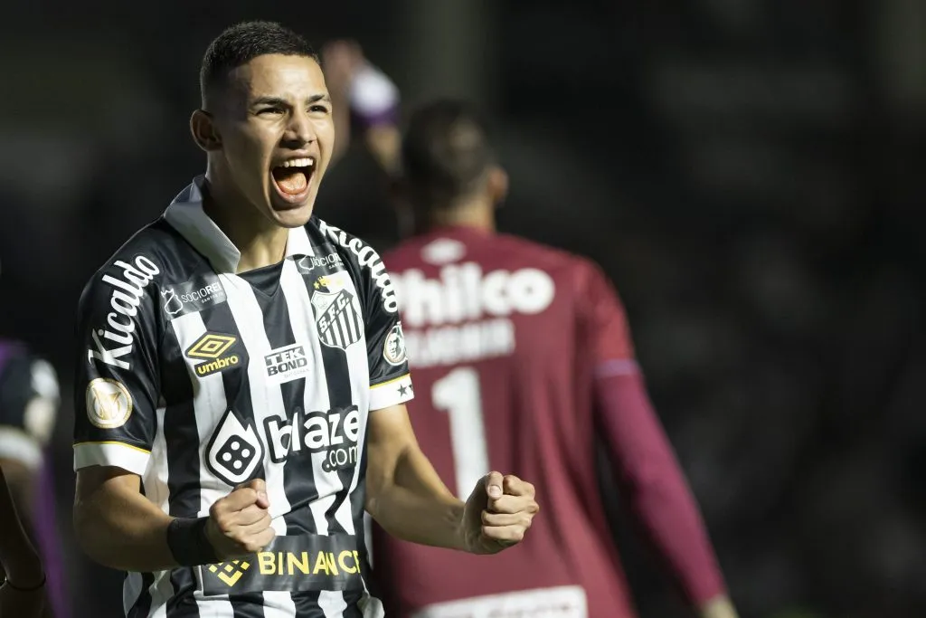 Deivid Washington em partida diante do Vasco. Foto: Jorge Rodrigues/AGIF