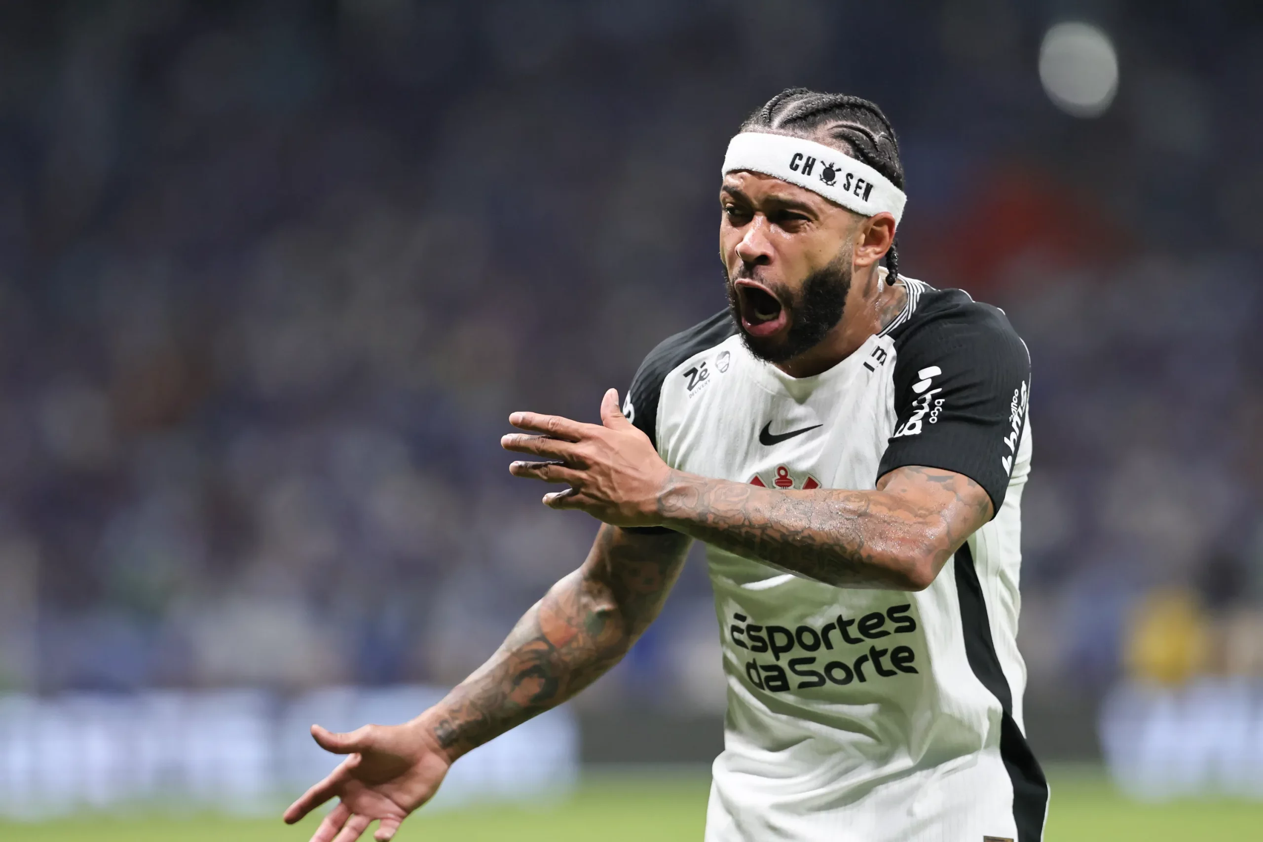 Memphis Depay marcou o gol da vitória do Corinthians sobre o Cruzeiro na Copa do Brasil. Foto: Gilson Lobo/AGIF
