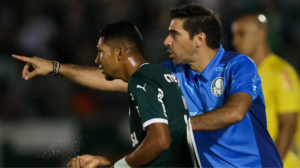 Abel Ferreira e Rony, ambos do Palmeiras, durante partida - Foto: Cesar Greco/SEP
