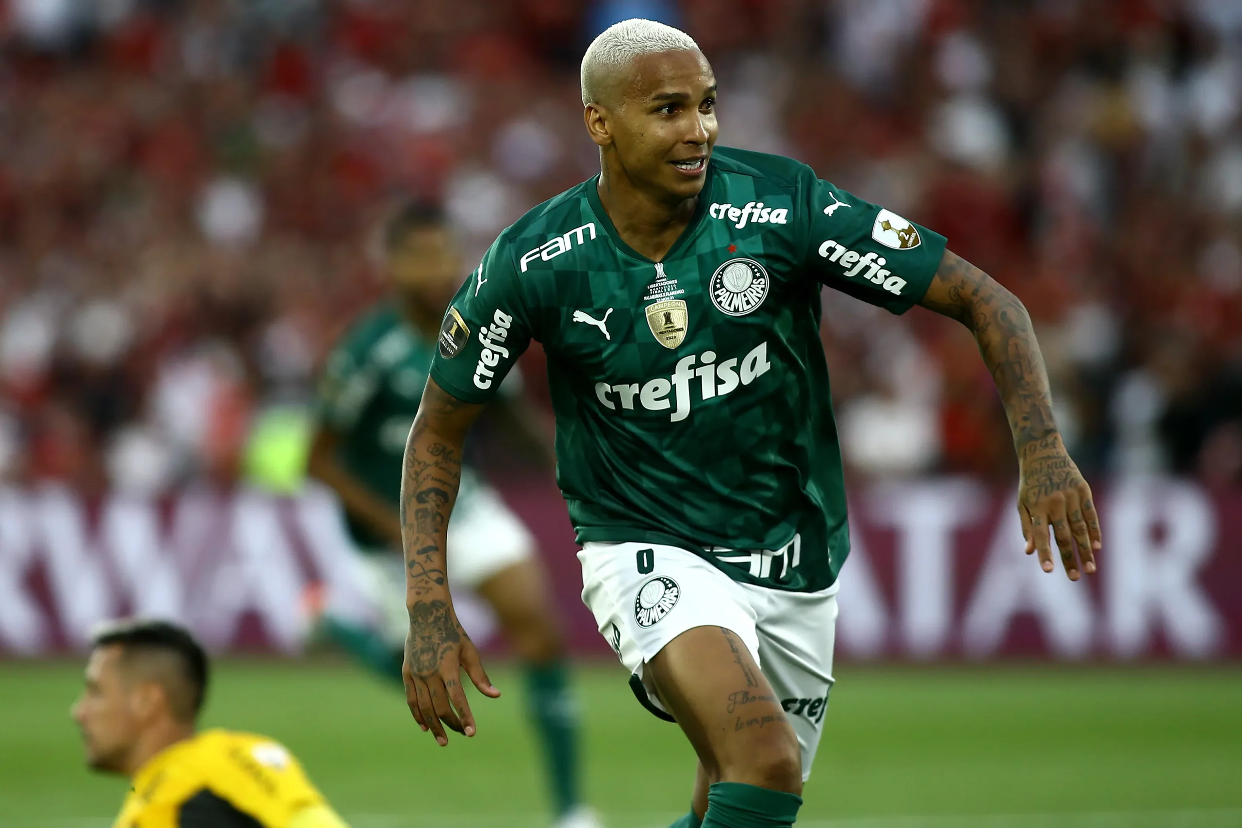 Deyverson celebra gol diante do Flamengo. Photo by Ernesto Ryan/Getty Images