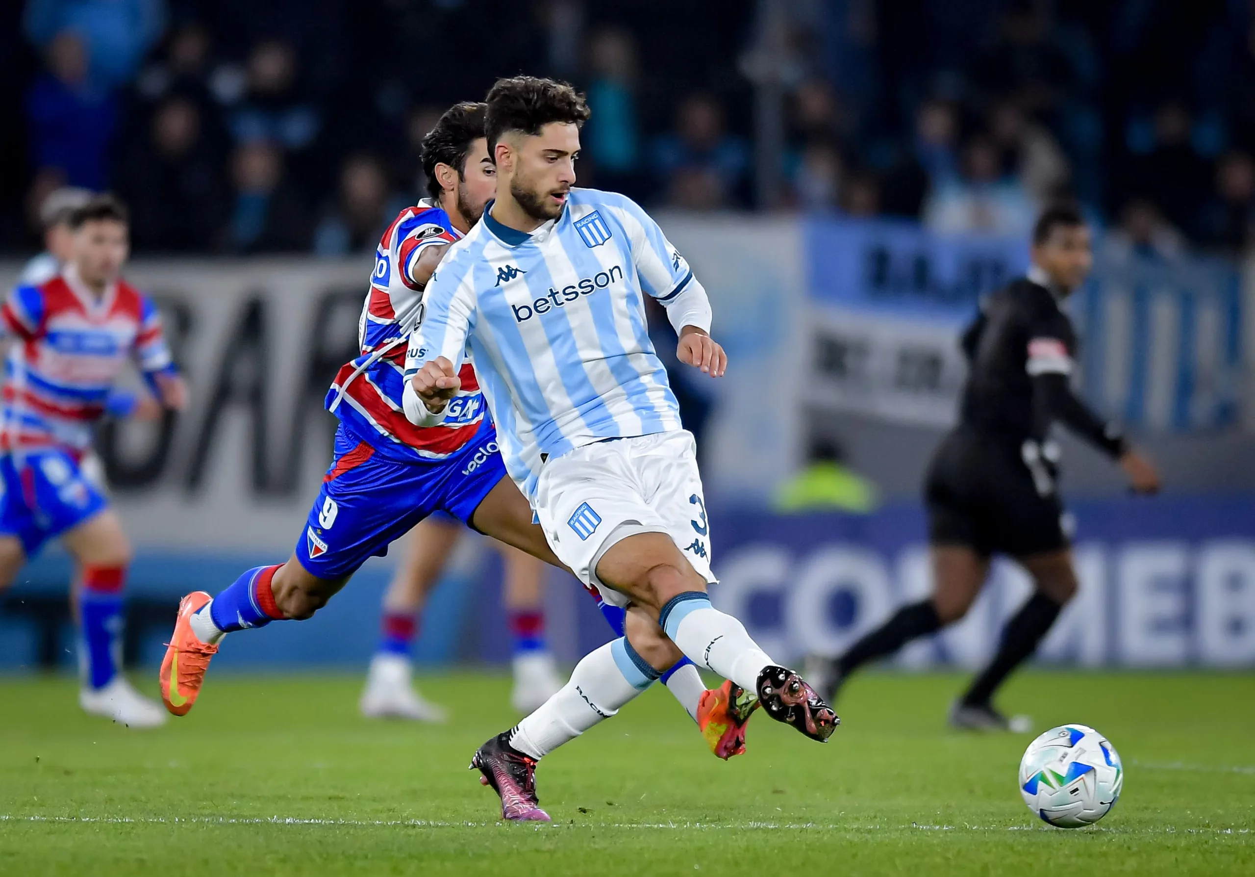 Di Cesare em ação pelo Racing. Photo by Marcelo Endelli/Getty Images