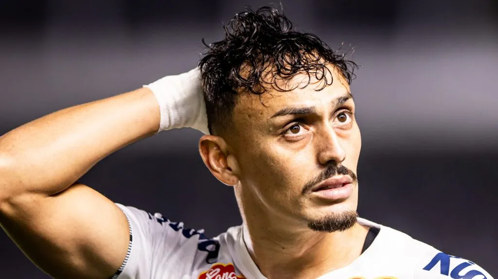 Foto: Abner Dourado/AGIF – Diego Pituca pode deixar o Santos em breve