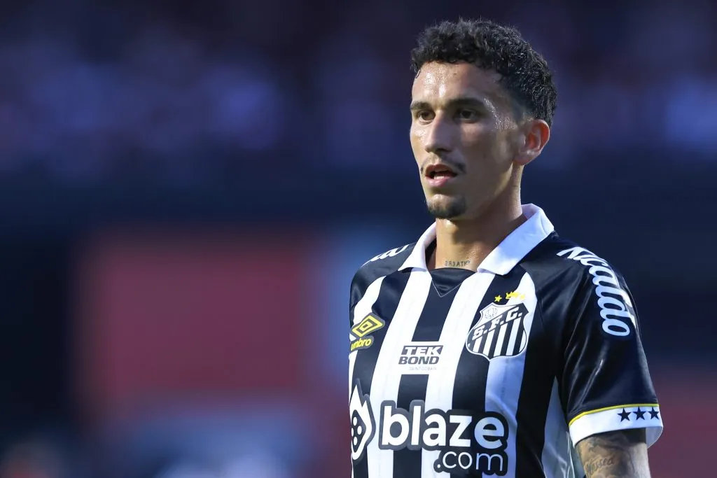 Dodi jogador do Santos durante partida pelo campeonato Brasileiro A 2023. Foto: Marcello Zambrana/AGIF