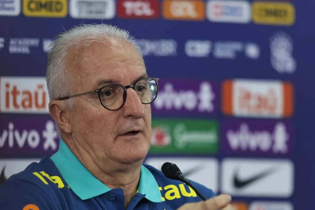 Dorival Jr acabou sendo demitido após goleada sofrida para a Argentina nas Eliminatórias.