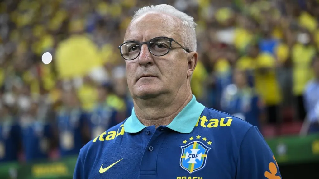 Dorival Júnior durante partida. Foto: Mateus Bonomi/AGIF