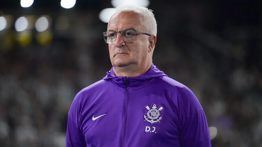 Dorival não está totalmente seguro no cargo de técnico do Timão – Foto: Thiago Ribeiro/AGIF