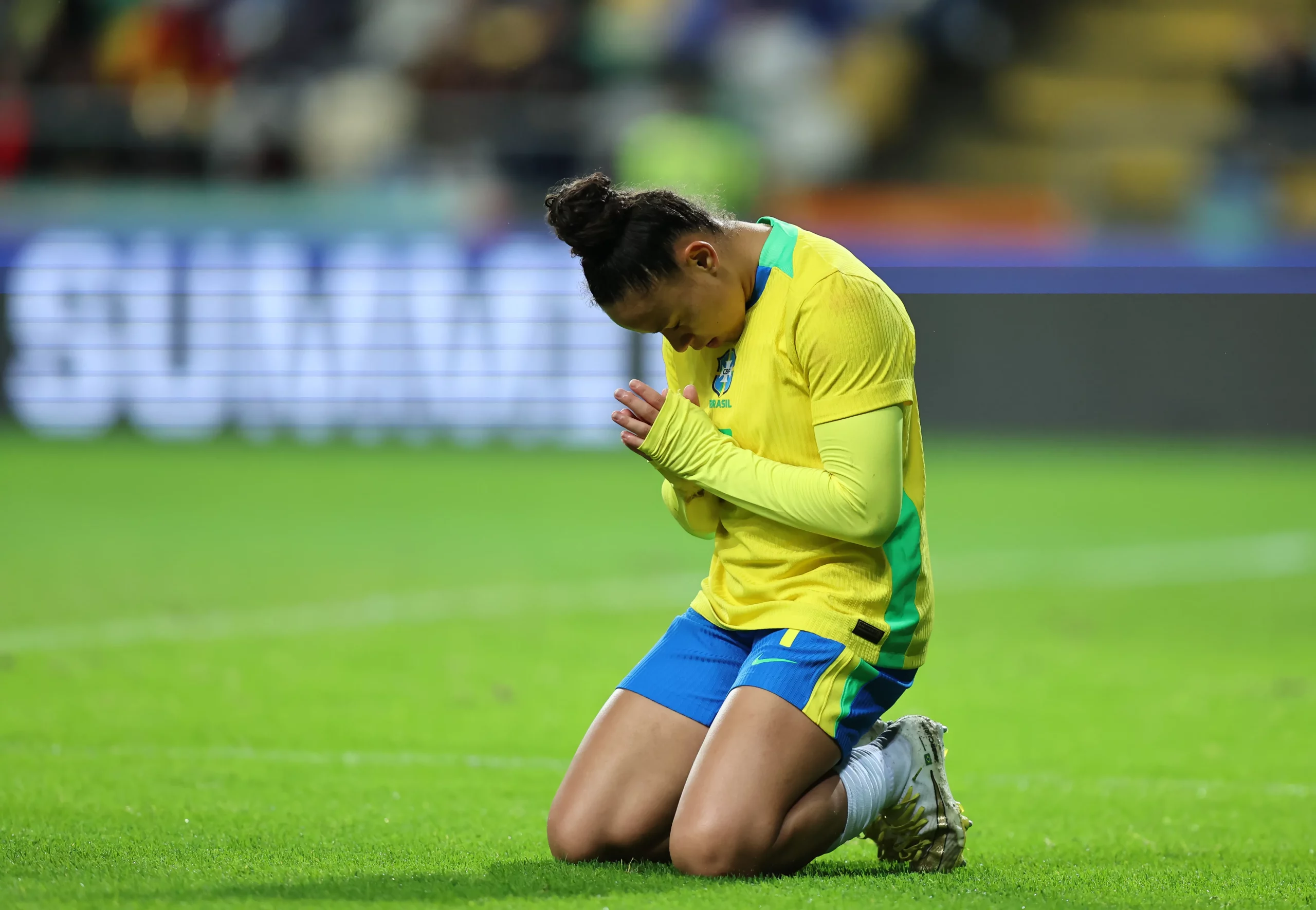 Dudinha comemorando gol contra Portugal. Foto: Lívia Villas Boas/CBF