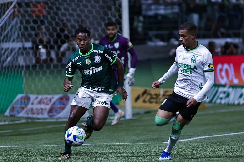 Endrick durante a partida diante do América-MG. Foto: Fabio Giannelli/AGIF