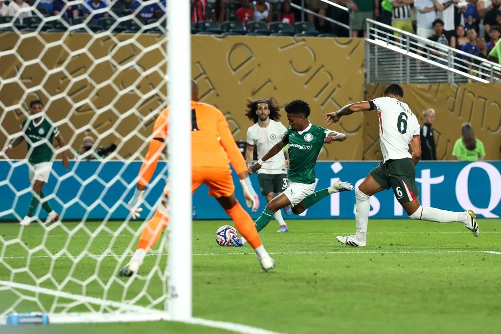Estêvão se despediu do Alviverde diante dos Blues. Foto: Francois Nel/Getty Images