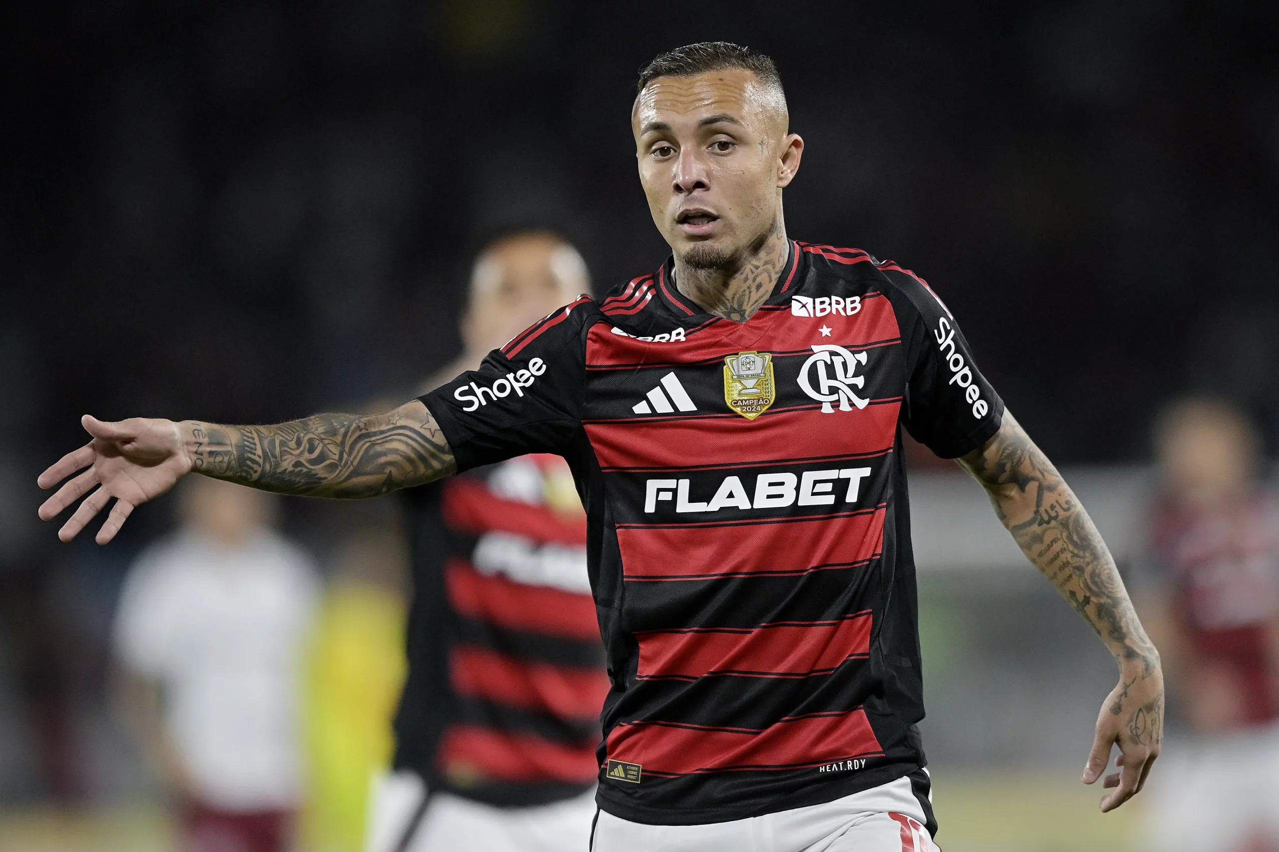 Cebolinha não é titular com Filipe Luís. Foto: Alexandre Loureiro/AGIF