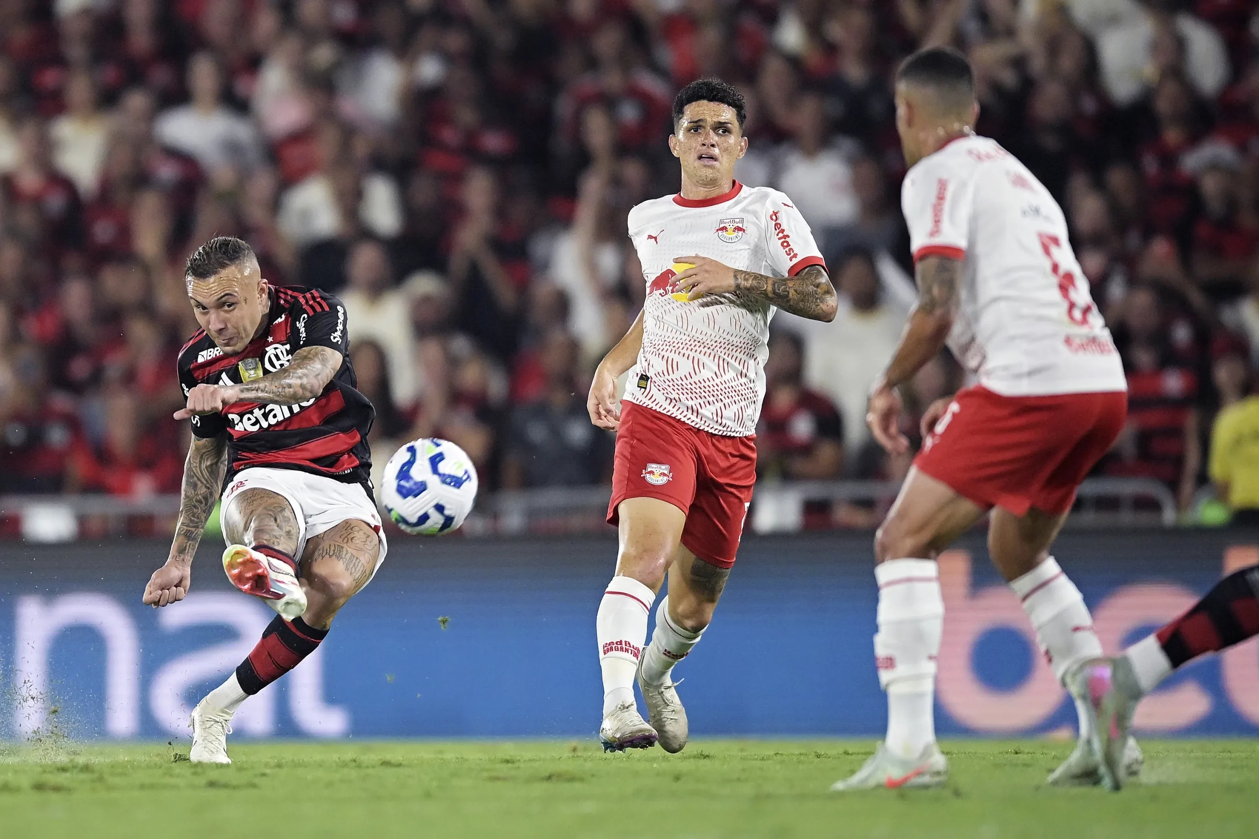 Everton Cebolinha se destacou diante do RB Bragantino. Foto: Alexandre Loureiro/AGIF
