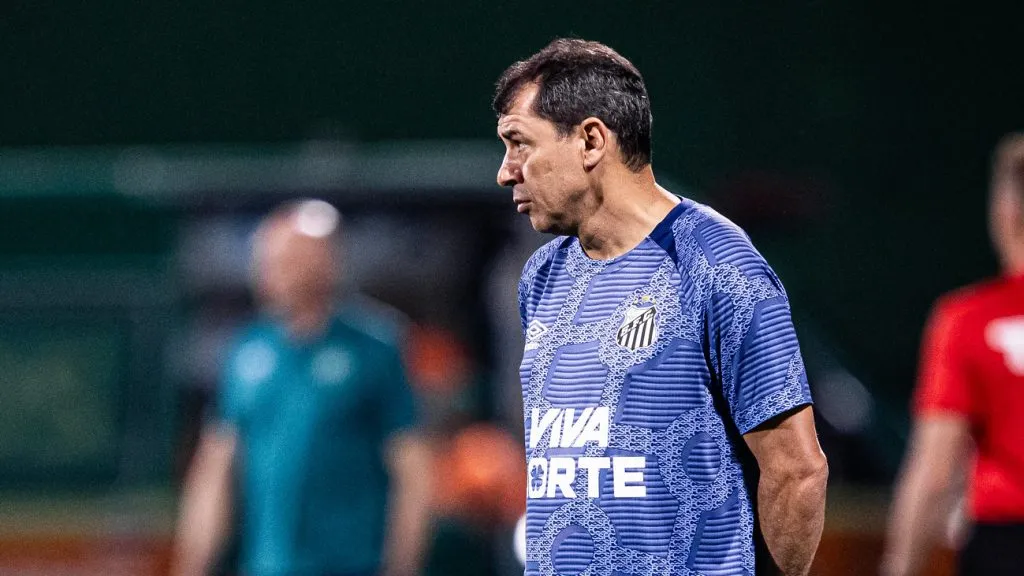 Fábio Carille tem alerta ligado nos bastidores após derrota –  Fotos: Raul Baretta/ Santos FC.