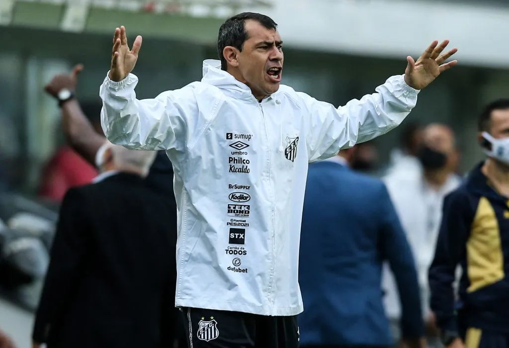 Fábio Carille vem trabalhando para qualificar o elenco. Foto: Alexandre Schneider/Getty Images