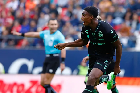 Foto: Leopoldo Smith/Getty Images – Félix Torres deverá ser anunciado pelo Corinthians