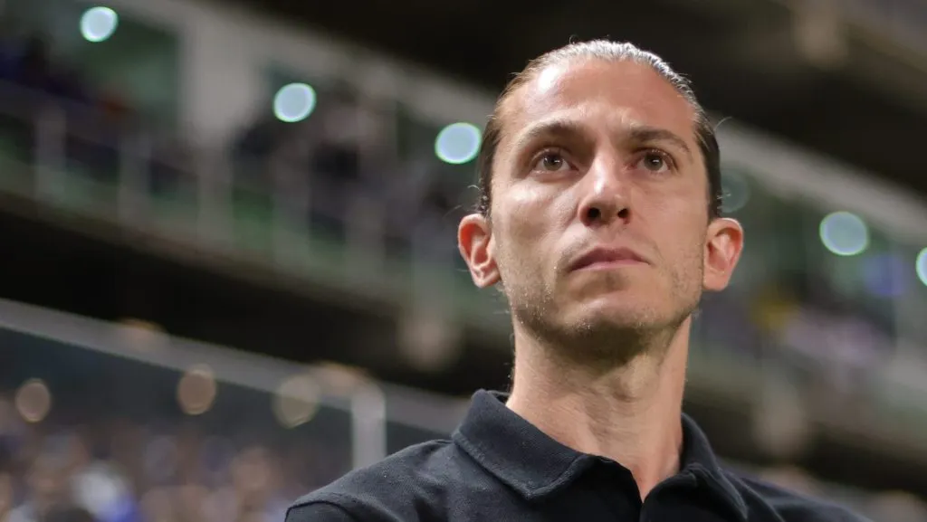 Foto: Gilson Lobo/AGIF – Filipe Luís tranquiliza o uruguaio sobre o seu futuro no clube.