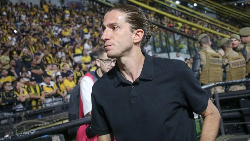 Filipe Luís durante partida. Foto: Leonardo Hubbe/AGIF