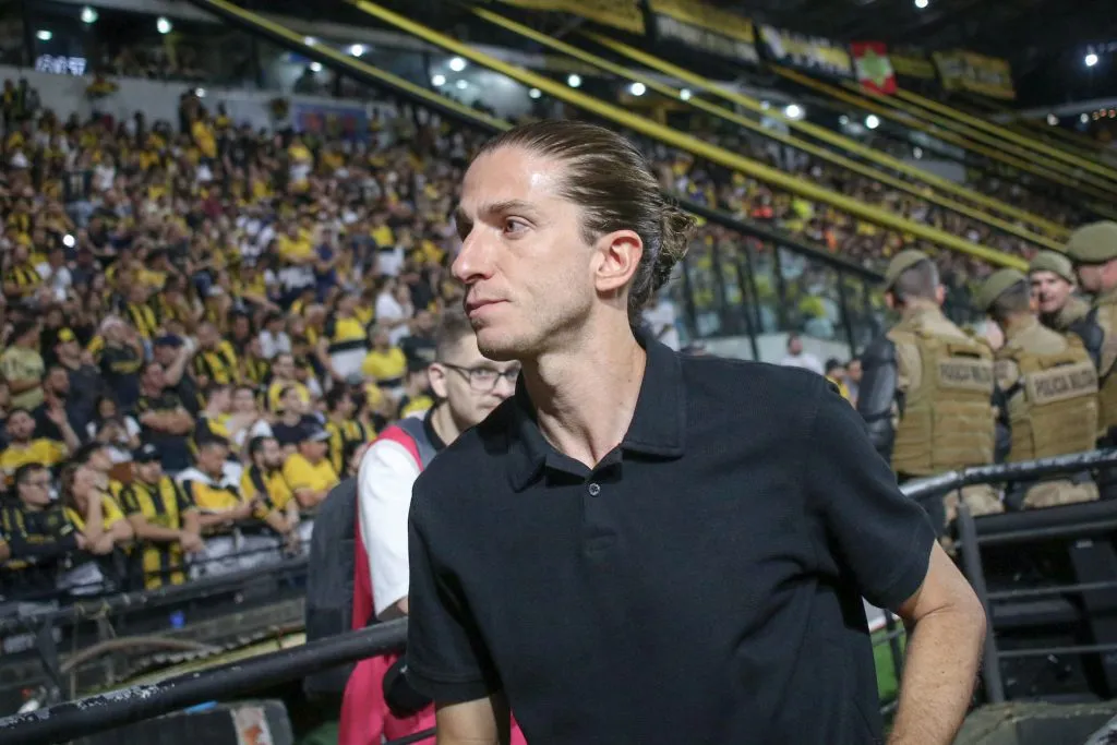 José Boto explicou que poderia ter optado por tirar Filipe Luís, mas preferiu manter o treinador no Flamengo. Foto: Leonardo Hubbe/AGIF