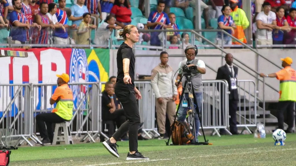 Filipe Luís vai se reunir com José Boto para analisar a situação do clube – Foto: Marcio Jose/AGIF