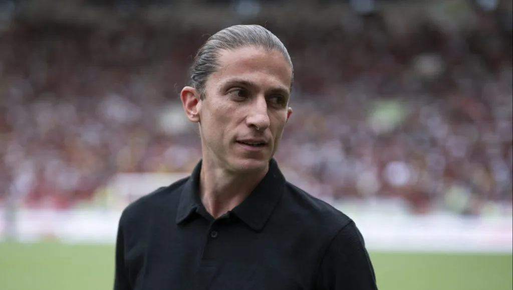 Filipe Luís toma decisão importante no Flamengo