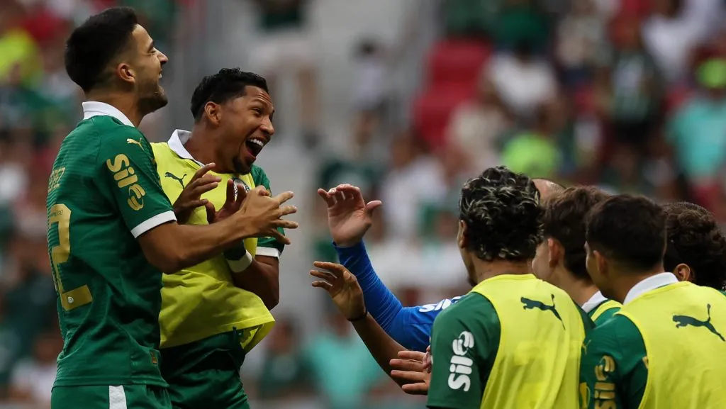 Flaco comemora gol