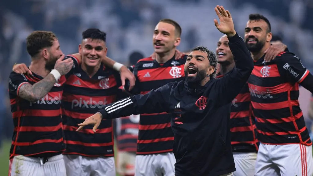 Foto: Ettore Chiereguini/AGIF – Jogadores do Flamengo comemoram classificacao ao final da partida contra o Corinthians no estadio Arena Corinthians pela Copa Do Brasil 2024
