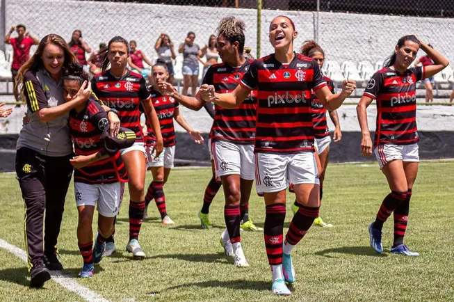 Jogadoras do Flamengo comemoram triunfo na Copa Rio contra o Botafogo fora de casa. Foto: Paula Reis/CRF