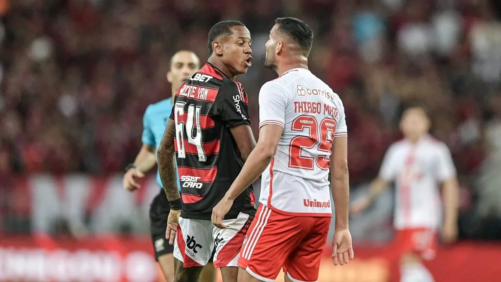 Wallace Yan discutindo com Thiago Maia. Foto: Thiago Ribeiro/AGIF