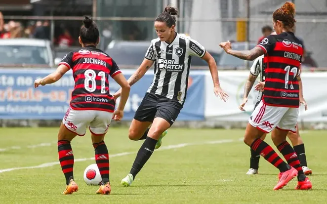 Torcedores do Botafogo e Flamengo concordam que o horário da partida colocaria em risco a saúde das atletas em função das altas temperaturas. Foto: Arthur Barreto/Botafogo